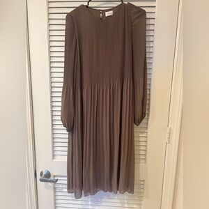 Wilfred midi dress with long sleeves.